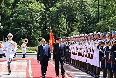 Chủ tịch nước Nguyễn Xuân Phúc chủ trì đón Tổng Bí thư, Chủ tịch Lào
